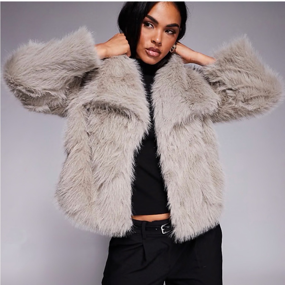 Faux Fur Jacket in Gray, Large